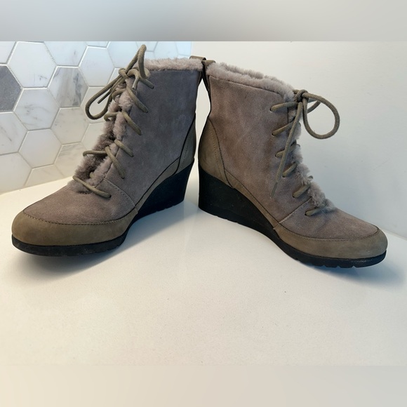 UGG Bridgit Womens 6.5 Wedge Boots Waterproof Suede Leather Sheepskin Lined Grey - Picture 3 of 12